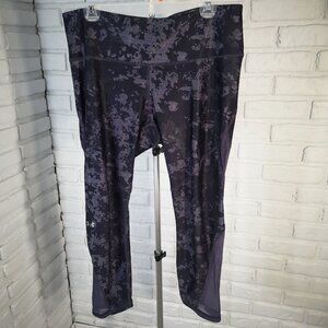 Under Armour Ladies Size XL Purple & Silver Compression Heat Gear Leggings